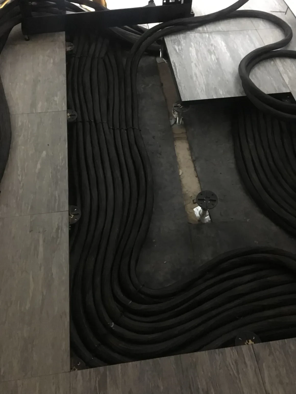 Raised-floor cable installation with organised black cabling