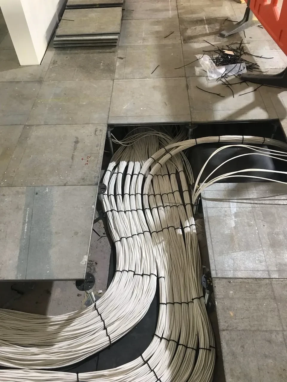 Raised floor installation with bundled white data cables