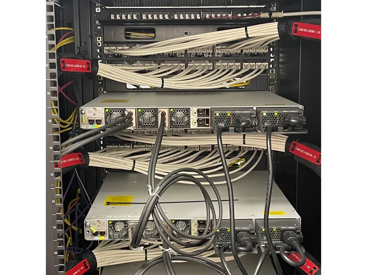 Server rack with organised cable management