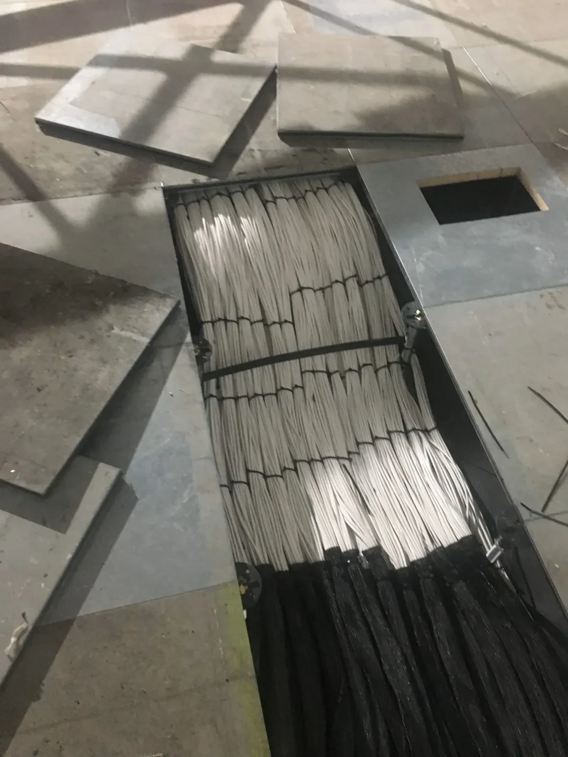 Underfloor cable routing installation